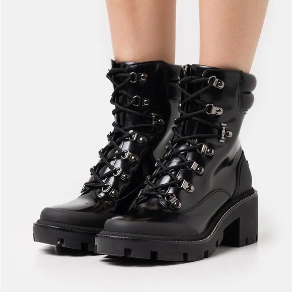 Tory Burch Leather Lug-Sole Hiker Boots Ankle Boots Women. Size 5.5 Women
N5-1 - Picture 1 of 9